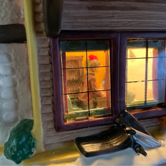 Vintage Rare Christmas Delights Handpainted Porcelain Lighted House Skate & Ski - Picture 10 of 11